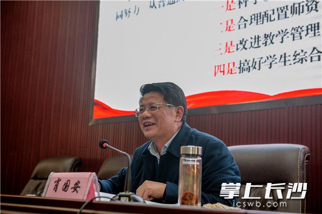 省教育厅厅长肖国安走进地质中学宣讲十九大精神