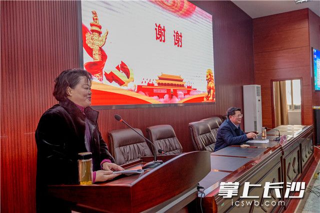 银河国际校长方曼辉主持讲座