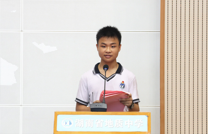 学生代表发言.jpg