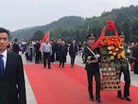 瞻仰革命圣地  感受伟人情怀 --高二党小组开展主题党日活动