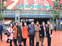 我校女教职工赴“炭河里”参观感受西周文化