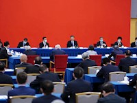 习近平：坚持用全面辩证长远眼光分析经济形势 努力在危机中育新机于变局中开新局