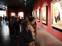 学习党史忆峥嵘  赏景观艺享太平——我校开展离退休职工学习参观活动