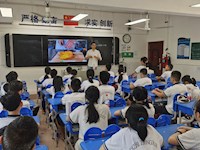 中秋节来临，初2005班是这样上课的