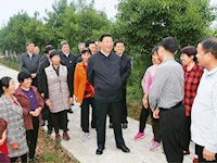 习近平：扎实推动共同富裕