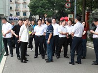 雨花区区委书记来我校考点现场办公