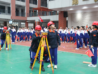 运动会秒变“校史穿越剧”！地质中学学子青春演绎七十载办学路